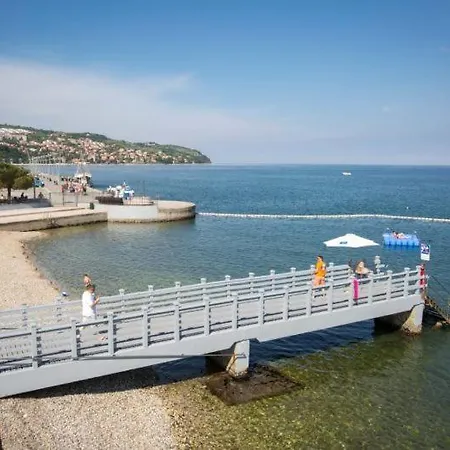 Апартаменты Center Near-beach-free-garage-parking *