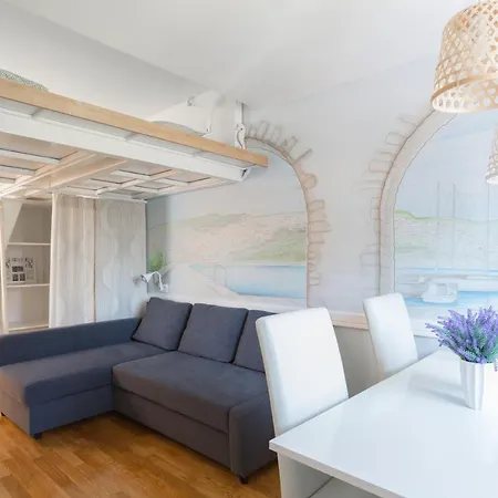 Center Near-beach-free-garage-parking