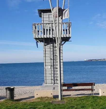 Center Near-beach-free-garage-parking *