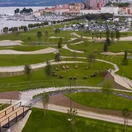 Center Near-beach-free-garage-parking 코페르