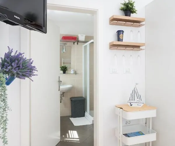 Center Near-beach-free-garage-parking