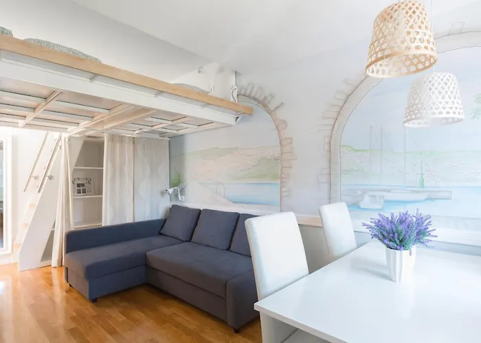 Center Near-beach-free-garage-parking