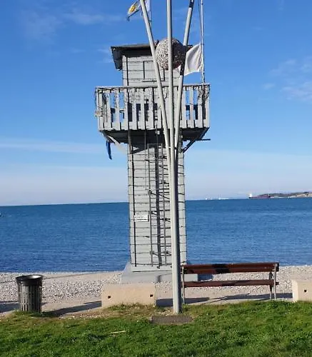 Center Near-beach-free-garage-parking *