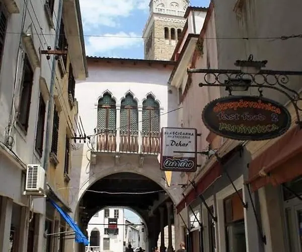 公寓 Center Near-beach-free-garage-parking