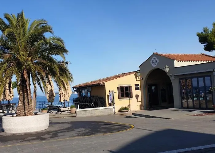 Center Near-beach-free-garage-parking