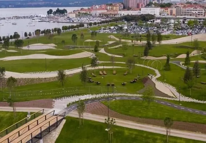 Center Near-beach-free-garage-parking 科佩尔